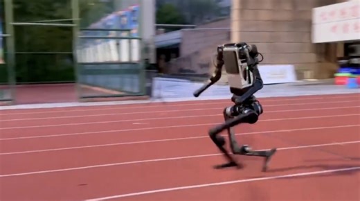 Cina, robot umanoide corre a 10 metri al secondo: la sfida simbolica a Bolt