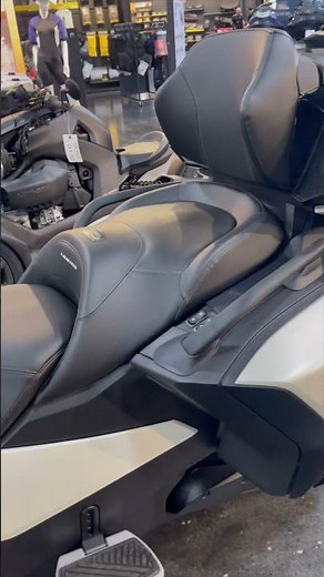 Can - Am Spyder RT Touring | ERGONOMIC AND COMFORTABLE | PREMIUM TECH & FEATURES #CANAMSPYDERRT