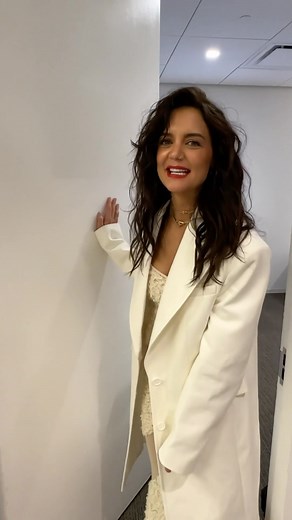 Glamour on Instagram: "Get a BTS look at #KatieHolmes on set and read more of her April cover story now at the link in bio. Photographed by Christine Hahn, Styled by Brie Welch, Hair by DJ Quintero, Makeup by Genevieve Herr"