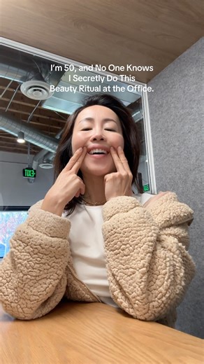 How to Lift Face With Shiatsu While at Work