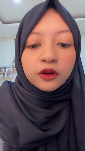 Nih kata gua mah ikutan hashtag challenge pake lagu ini caranya kek gini nih 1.⁠ ⁠Buka page branded mission/hashtag challenge HelloMotoGo45tyle 2.⁠ ⁠⁠Bikin video JJ versi lo pake lagu ini, jangan lupa pake gesture 🤙🏼 3.⁠ ⁠⁠Masukin kata sapaan “Hello” pake bahasa daerah lo 4.⁠ ⁠⁠Jangan lupa tag @Motorola Indonesia dan pake hashtag #HelloMotoGo45tyle di decription Buruann ikutannnn!#MotorolaIndonesiaa