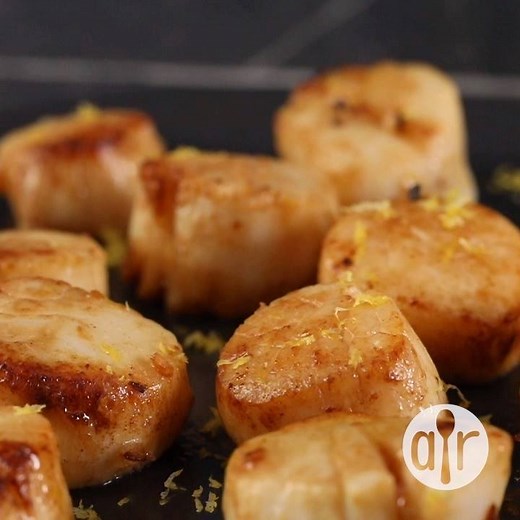 Easy Garlic-Lemon Scallops: http://ow.ly/RLzr30jmNmQ | Allrecipes