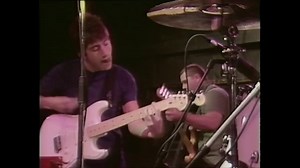 Arctic Monkeys - I Bet You Look Good On The Dance Floor (2005 live)