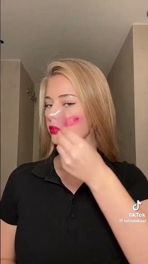 Tatianakaer how many kiss mark she can put on her face #skincare #performence #makeup #aesthetic