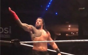 观众视角罗曼雷恩斯超人飞拳互动 #WWE#罗门伦斯#罗曼·雷恩斯#Roman Reigns#世界摔角娱乐_哔哩哔哩_bilibili