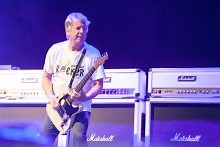 Status Quo Restore 2008 ‘It’s Christmas Time’ Video