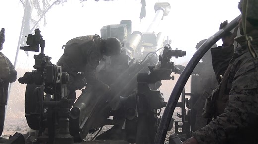 M777A2 howitzer 155mm live-fire training | US Military Videos