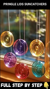 Pringle Lids Suncatchers Materials: Clear Pringles can lids, washed and dried Clear school glue (like Elmer’s) Sequins, glitter, tissue paper bits Full STEP BY STEP in First (C.o.ʍ.m.е.ո.τ) 👇 Enjoy ❤️👇👇 | Through the Ages