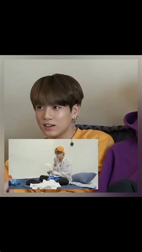 Some people freeze because of bad connection ⚠️📡 Jungkook freezes because of Kim Taehyung 🐰💜🐻 | ⋎βεαʀ ᴶᴬᶻᶻᵞ