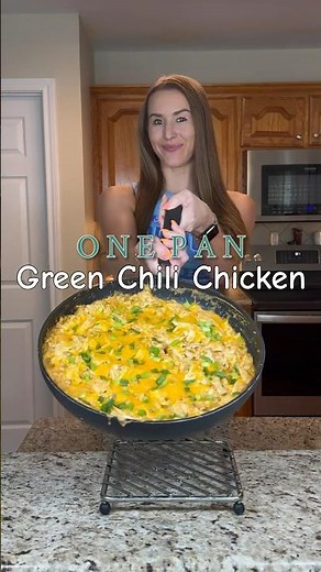 Green chili chicken casserole! The best low carb cheesy chicken recipe 😋 #casserolerecipe