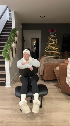 This curved-shape ergonomic cross-legged swivel chair is next-level comfort 🪑✨ The design supports