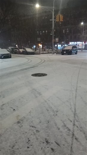 GRAFFITI NYC TV @graffitinyctv "Snowing in NYC" #snow #nyc #nycgraffitiartculture #graffitinyctv #jamestopproductions | James Top