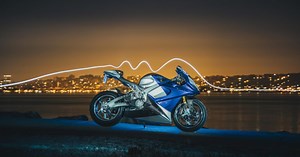 Watch LS-218 electric motorcycle dyno accelerate from 100-150 mph in 2 seconds