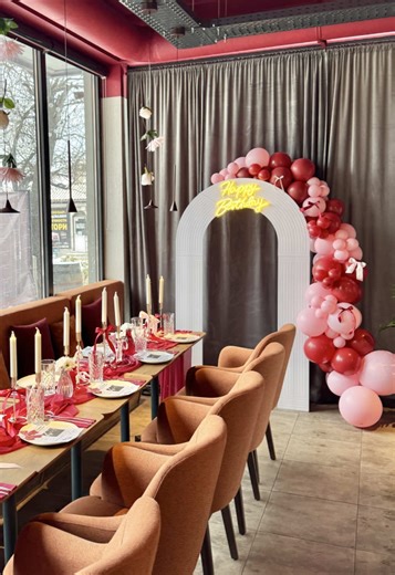 Споделяме тази украса за рожден ден, която направихме в @social bar 🎀❤️ #украсазаповод #украса #украсазасватба #украсазарожденден #варна
