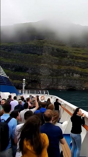 Ever seen the Faroese Chain Dance at sea? #FaroeIslands