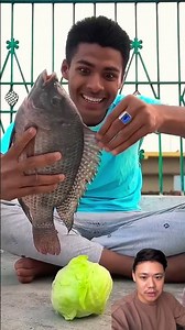 Makan mie pakai kaki sapi⁉️