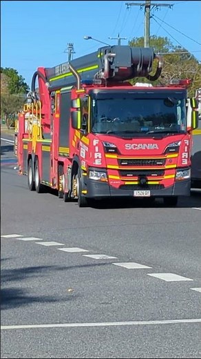 #QFRS Scania P450 Ladder Turntable Responding to Inala House Fire | Durack 1526