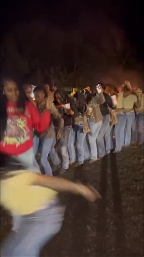 EXOTICAZZRIDERS 🎀 on Instagram: "OUR FAVORITE DANCE #duckwalk #explorepage✨"