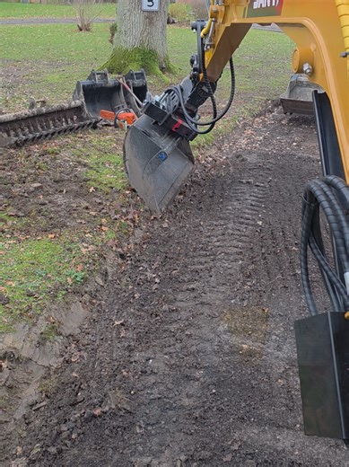 Just the SanySY35 doing its morning stretches. 🔄 Smooth hands Wait for the last rotation at the end! construction life BlueCollarLife ​#SanySY35 #Excavator #TiltRotator #OperatorSkill #minidigger @SANY UK @SANY Group