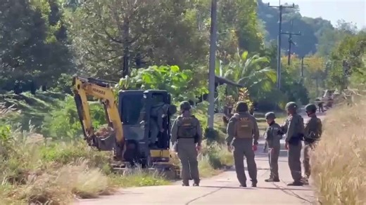 Bomb disposal teams remove artillery shells from border clashes between Thailand and Cambodia
