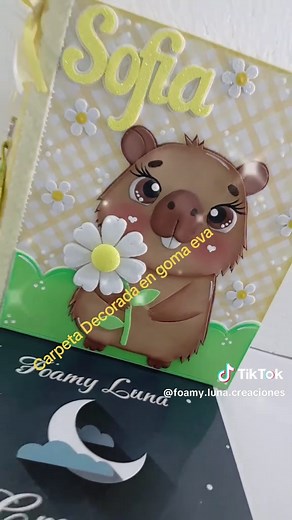 Cómo Decorar una Carpeta con Goma Eva y Capibara