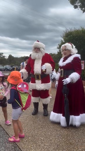 Here’s a little video from last year that someone sent to me. ( I hope no one minds that Mrs Claus will be thinner this year lol ) | Jacqui D Patsy Cline