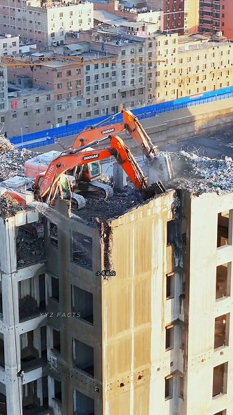 How Are Giant Buildings Demolished ?