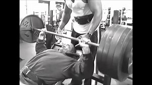 Some heavy chest training in 1998 | Kevin Levrone