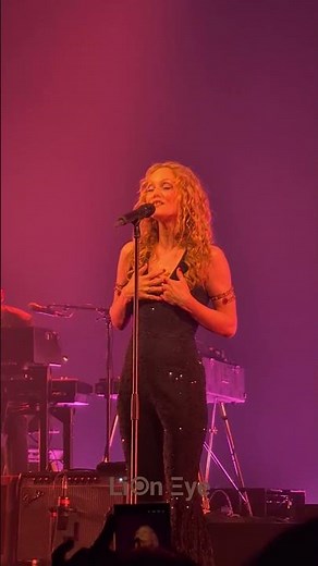Vanessa Paradis - nous dit bonsoir - 26.03.26 - concert Arena Aix en Provence