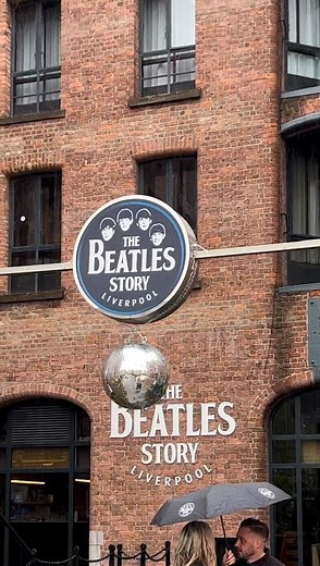 33K views · 7.5K reactions |  A visit to @beatlesstory - Liverpool ❤️  Uma visita ao The Beatles Story Museum  Una visita al Museo de Historia de los Beatles #beatlesstory #beatlesstoryliverpool #beatlesstorymuseum #thebeatles #liverpool #guiaemliverpool #guiabrasileiro #guiabrasileiroemliverpool #tourguideliverpool #beatlestour | The Beatles - Fans Across The Universe | Facebook
