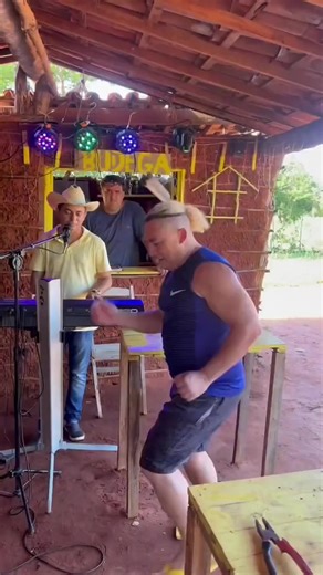 Dançando Forró e Confissões em Noite Engraçada