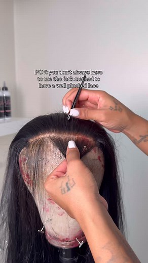 Is plucking your least favourite part of customizing your lace? If so! I’m teaching my method of how I pluck different lace types in my 101 Wig Install Training Class. 😮‍💨 There’s different ways to achieve a well plucked hairline you just have to find the one that’s most comfortable for you and stick with it and master it. November 101 bookings are now available, click the link 🔗 in my bio to learn how to customize your lace or upgrade your skills. 💕 @diamondxohair @diamondxohair @diamondxoh