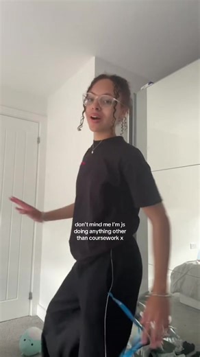 I hate coursework w my whole heart and soul 🙏🏻 - - - - #college #foryou #coursework #relatable