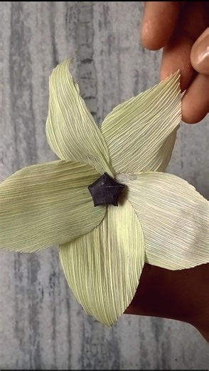 How to Make DIY Corn Husk Flowers | Sustainable Home Decor