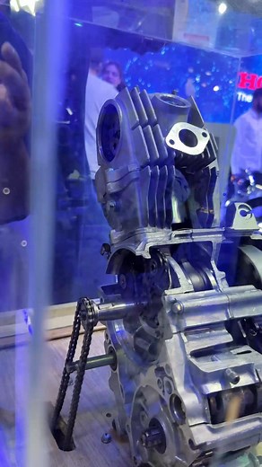 17K views · 222 reactions | Honda CG125 & CD70 engines on display — check how internal mechanisms operate #PakWheels #PAPS2025 | PakWheels Bikes | Facebook