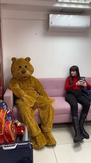 LUCCAS NETO DA SUSTO NA SUA IRMÃ GI!