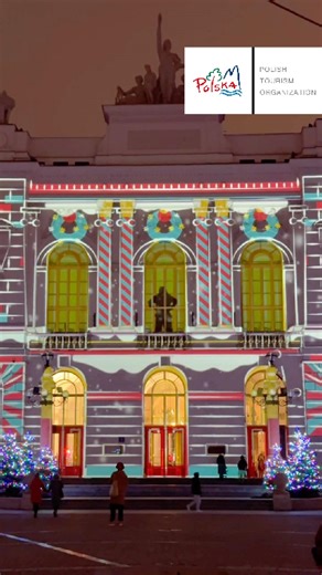 Have you seen the spectacular holiday illumination at the Warsaw University of Technology (Politechnika Warszawska ? 🎄 The historic Main Building has been transformed into a winter wonderland with a breathtaking light display that’s capturing hearts across the city! From festive mapping to twinkling Christmas trees, it’s the perfect spot to feel the holiday magic in Poland’s capital. 🇵🇱❄️ #VisitPoland #Warsaw #WinterInPoland #HolidayMagic #WarsawUniversityOfTechnology #TravelPoland #Christmas