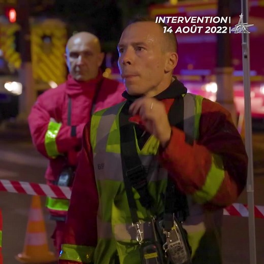 🚨#Intervention – Hier soir, vers 21h50, les sapeurs-pompiers de Paris sont appelés pour un violent feu d’immeuble à Paris 13e. Une seule victime, blessée légèrement, est à déplorer. Plus d'infos 👇 | Pompiers de Paris