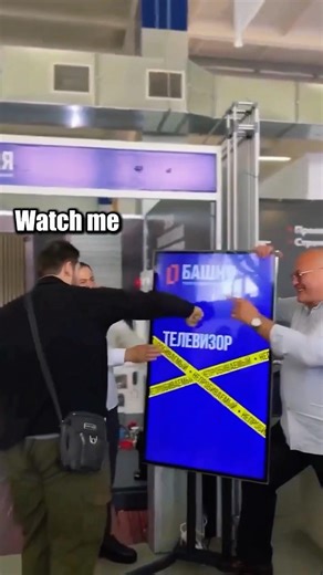 When Pro Boxer Goes In Public