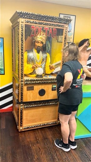 Zoltar Fortune Teller Machine in Action #mystery #weird #scary #adventure #trending