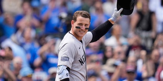 Cubs reflect on Rizzo's emotional Wrigley homecoming