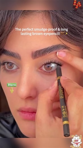 Smooth Application of Black Gel Eyeliner