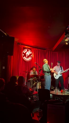 The amazing @henrykimber Band on Saturday at your local juke joint #speakeasy #britishblues #HenryKimber #kingstonuponthames | Ram Jam Records