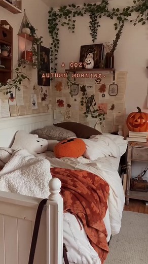 Fall Season Vibes: Embracing Autumn Aesthetics and Cozy Vibes
