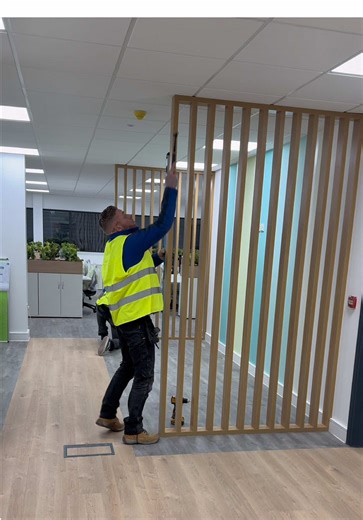 Privacy screens made on a commercial project 🔨 #fittedfurniture #commercialfitout #privacyscreen #oak #topbuildcarpentry