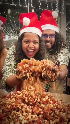 මෙහෙම අනලා තියෙනවද? ඇනුවා ඇනිල්ලක් 😁 @top fans #fblifestyle #Christmas #couple #srilanka #cake | Magic Compass