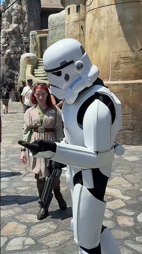 Star Wars Galaxy's Edge Characters at Disneyland ☄️#disneyland #disney #starwars #disneyparks #dlr