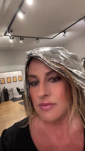 Let your toner do it’s work. Don’t overlighten! Lightened with Davines 30 volume Progress Tolerance to level 9. Toned with Redken Shades Eq equal parts 9v, 9p, 9nb. #moneypiece #fridayhair @davinesofficial #redken #redkenshadeseq