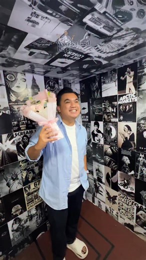 Yadi | Kuliner kepri on Instagram: "PHOTOBOOTH BARU DI TANJUNGPINANG - - Dengan teman black and white gaya vintage gitu. Disini sekali jepret 25k . Dengan pembayaran Qris. Tersedia aneka frame yang cantik dan lucu ada edisi valentine, dan bisa request frame sendiri lho - Mau extra cetak foto tinggal nambah 10k/ lembar aja. Untuk bahan nya bagus premium , anti air anti pudar nih. - Tunggu apalagi ajak bestie, teman, pasangan kamu datang ke @snapture_photobooth - - @snapture_photobooth 📍Jln ir su