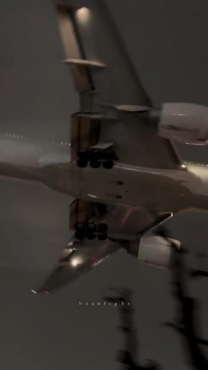 Experience the Thrill of Aviation with Stunning Plane Footage